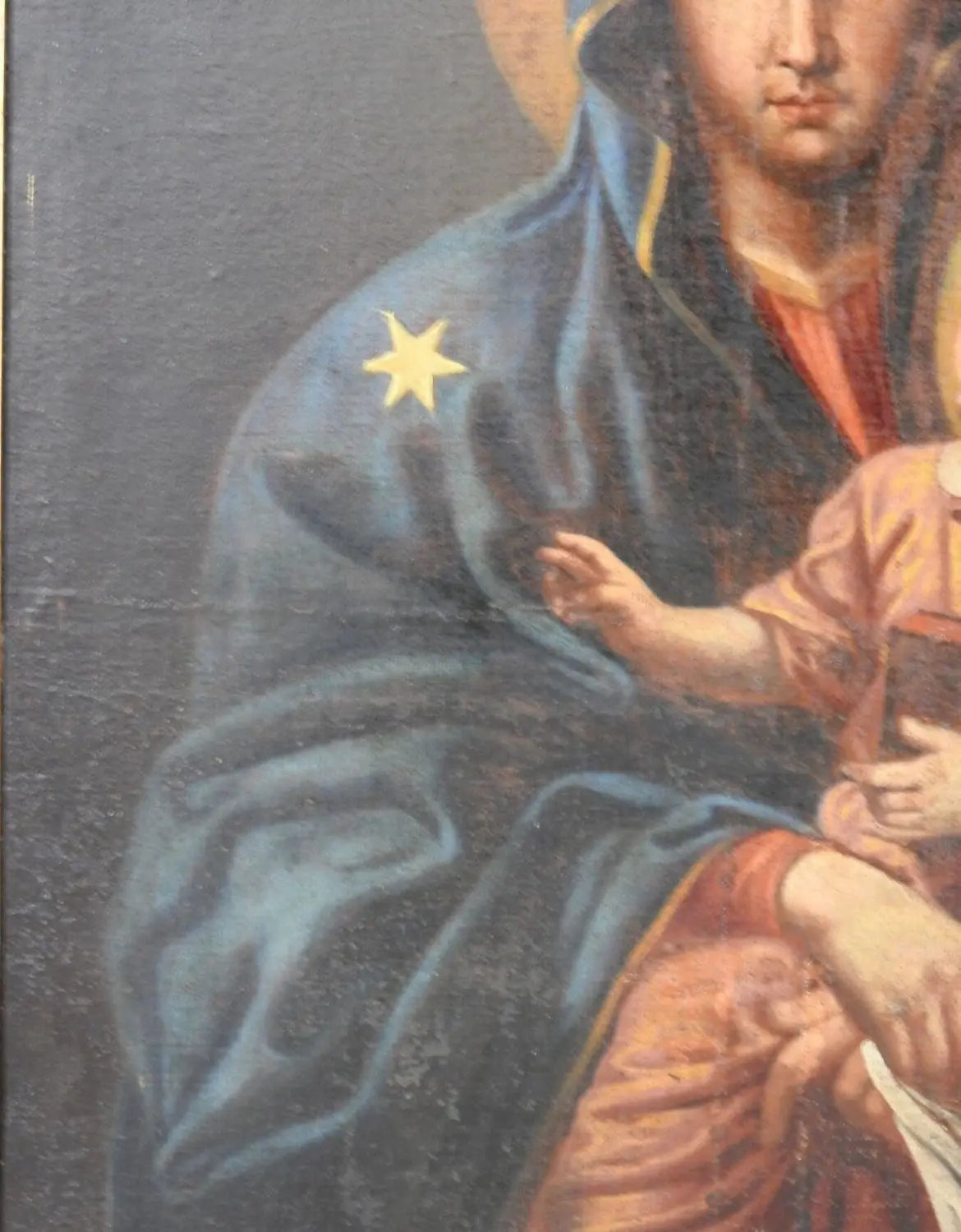 Antique 18th-century icon of the Virgin Mary and Child Jesus, inspired by the famous Salus Populi Romani, framed in gilded wood.
/
Icône ancienne du XVIIIᵉ siècle représentant la Vierge Marie et l’Enfant Jésus, inspirée de la Salus Populi Romani, encadrée en bois doré.