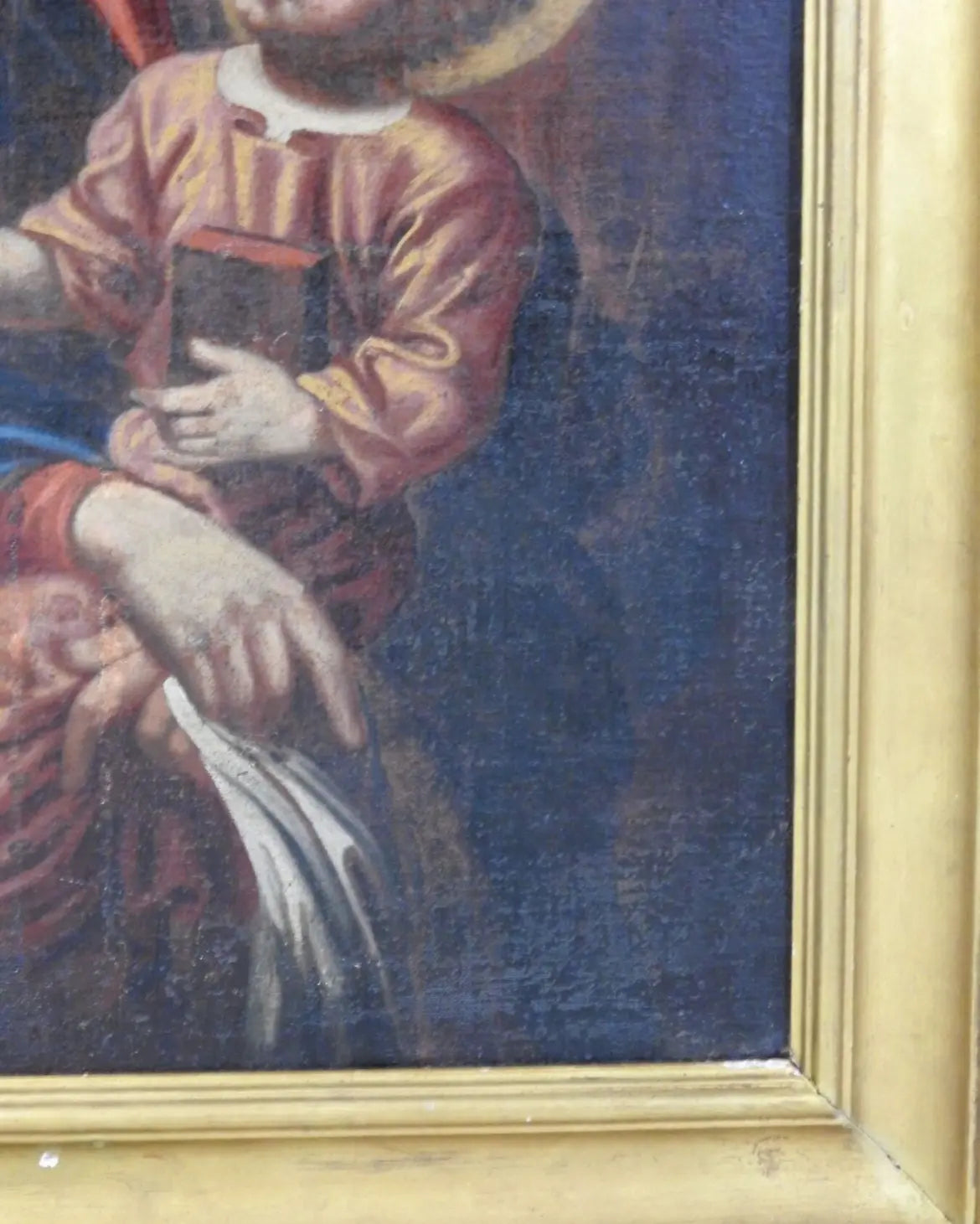 Antique 18th-century icon of the Virgin Mary and Child Jesus, inspired by the famous Salus Populi Romani, framed in gilded wood.
/
Icône ancienne du XVIIIᵉ siècle représentant la Vierge Marie et l’Enfant Jésus, inspirée de la Salus Populi Romani, encadrée en bois doré.