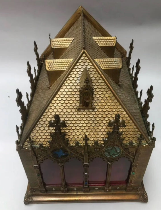 Neo-Gothic metal reliquary shrine with ornate detailing front / Chasse Reliquaire Neo-Gothique devant