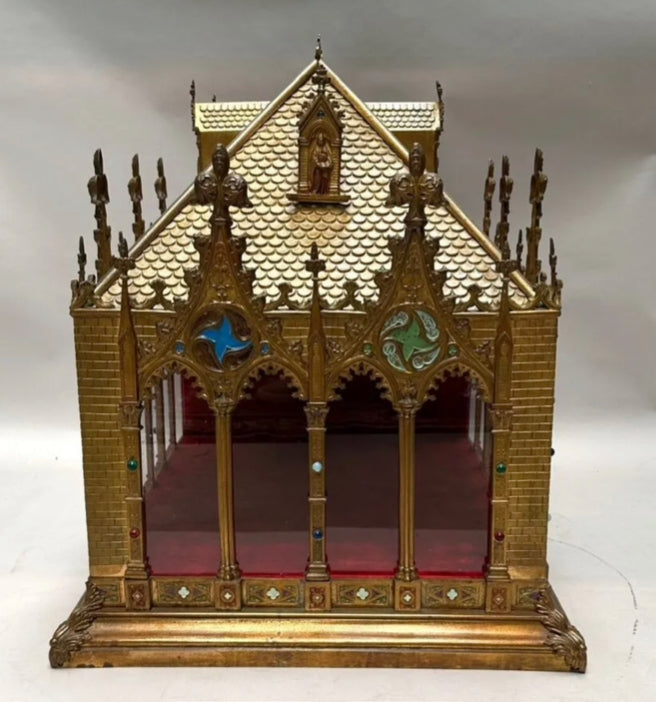 Neo-Gothic metal reliquary shrine with ornate detailing / Chasse Reliquaire Neo-Gothique détail