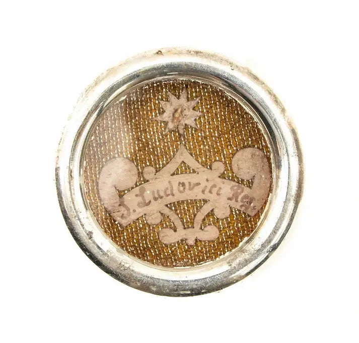 Relic of Saint Louis IX, King of France, with certificate of authenticity zoom / Relique de Saint Louis IX, roi de France