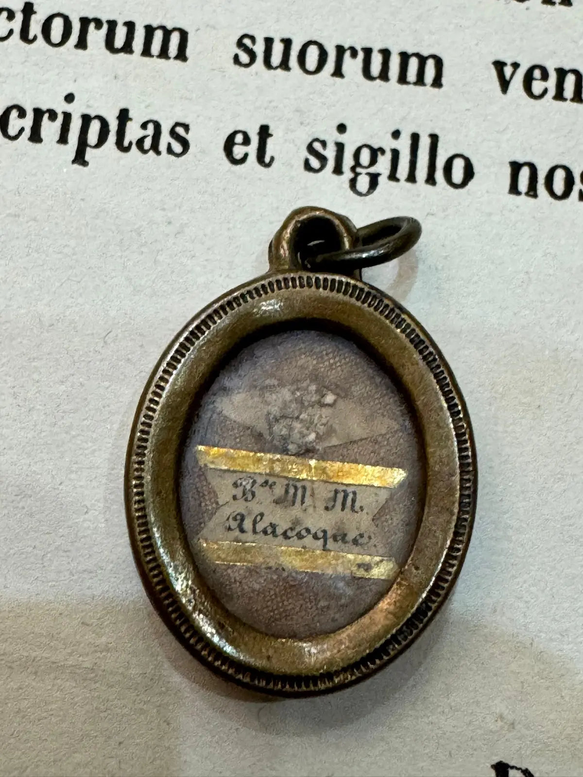 Reliquary of Blessed Marguerite-Marie Alacoque with original 1877 certificate.
/
Reliquaire de la Bienheureuse Marguerite-Marie Alacoque avec authentique de 1877.