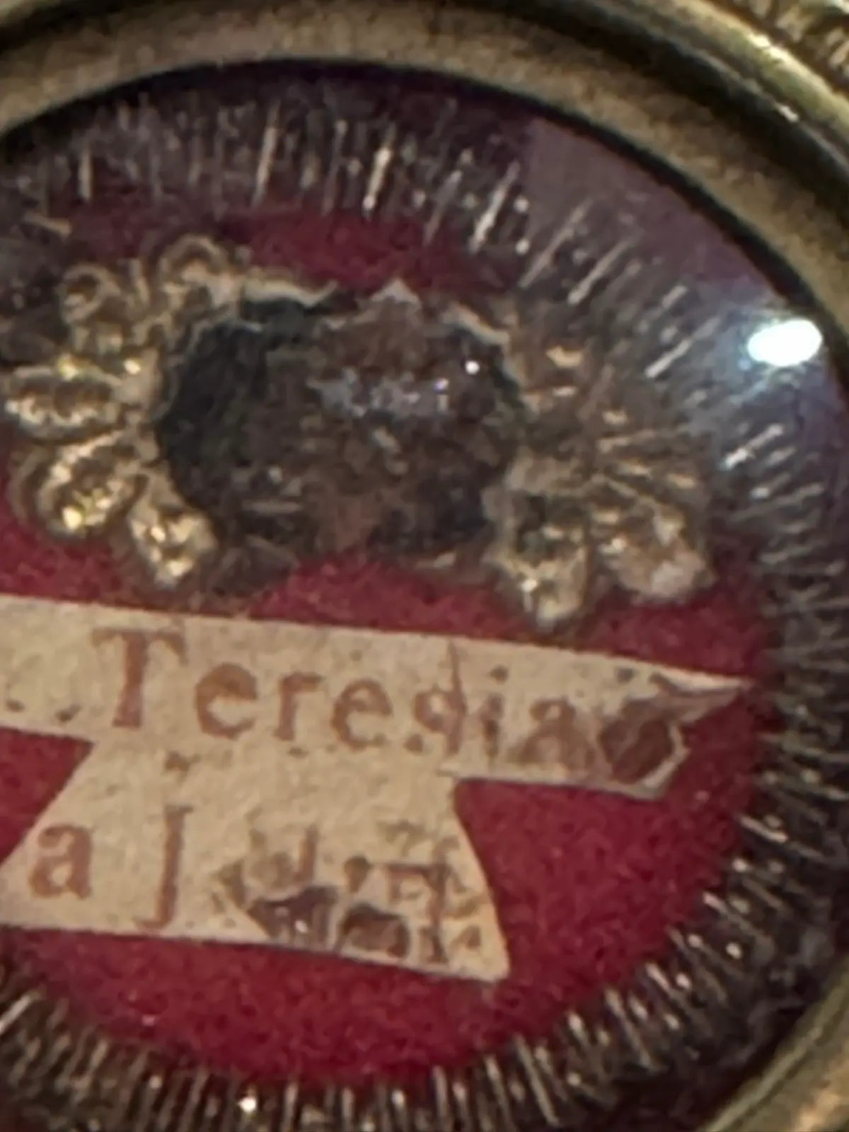 Reliquary of Saint Thérèse of Lisieux ex cineribus with certificate of authenticity, 1928.
/
Reliquaire de Sainte Thérèse de Lisieux ex cineribus avec authentique, 1928.
