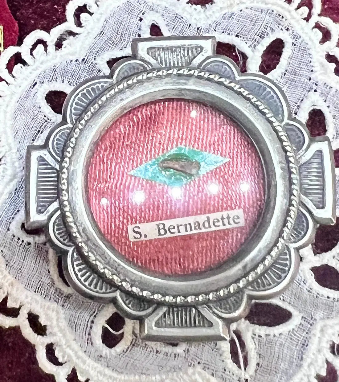 saint bernadette reliquary first class zoom / reliquaire sainte bernadette première classe zoom