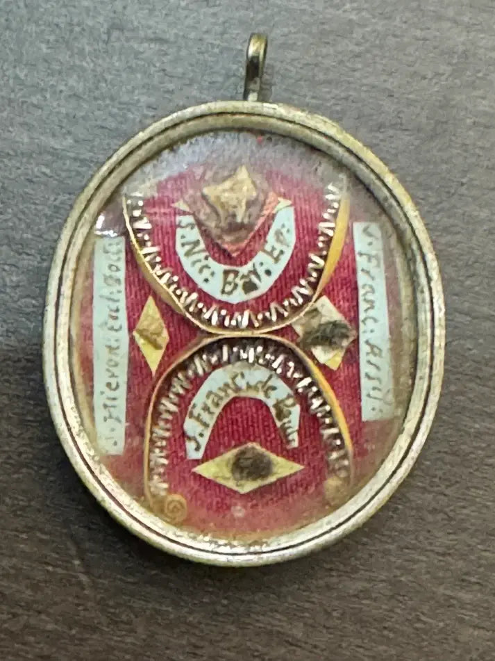 Reliquary containing relics of St. Nicholas of Bari, St. Francis of Paola, St. Francis of Assisi, St. Jerome / ReliquaireSaint Nicolas, Saint François d’Assise et autres Saints
