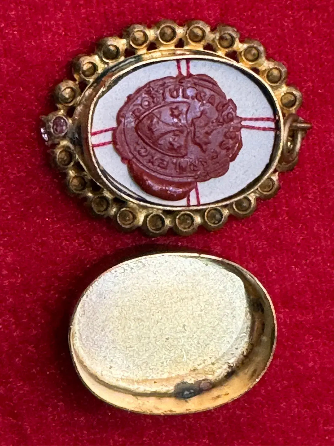 Relic of Saint Thérèse of the Child Jesus / relique de Sainte Thérèse de l’Enfant Jésus