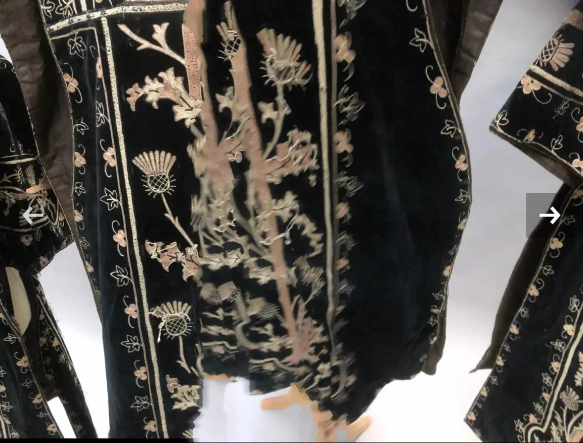 three pontifical chasubles details / Ensemble de trois chasubles pontificales