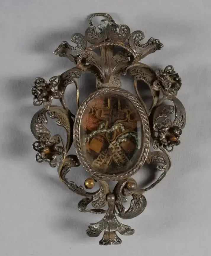 true cross reliquary / Reliquaire en argent filigrané de la Vraie Croix – avec reliques du voile de la Vierge et de saint Joseph