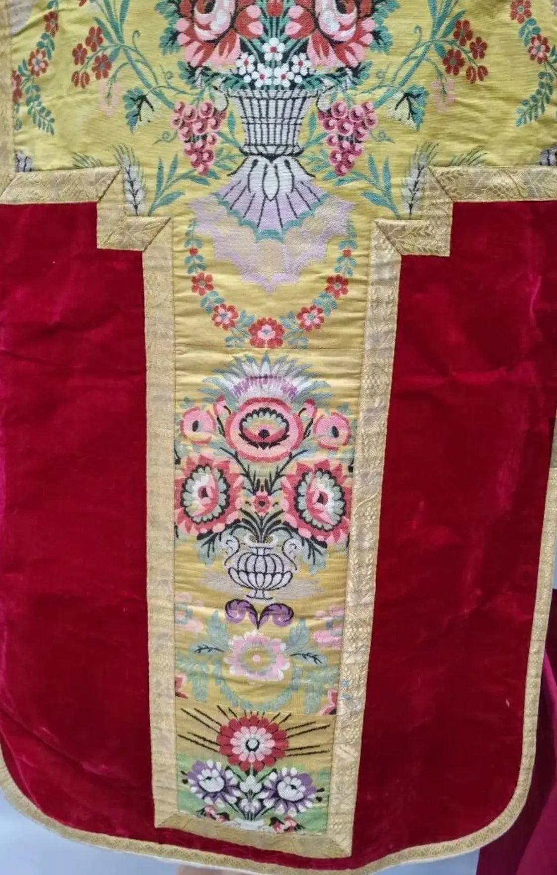 Antique red silk velvet chasuble with colorful floral embroidered orphrey and cross design
/
Chasuble ancienne en velours de soie rouge avec orfrois brodés floraux polychromes