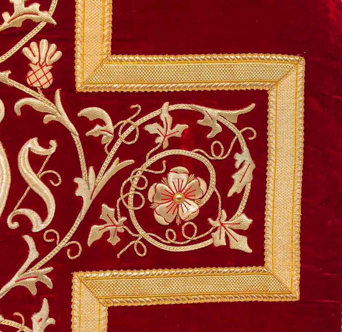 Antique red velvet Roman Catholic chasuble with gold embroidery and IHS Christogram
/
Chasuble romaine ancienne en velours rouge avec broderies dorées et monogramme IHS