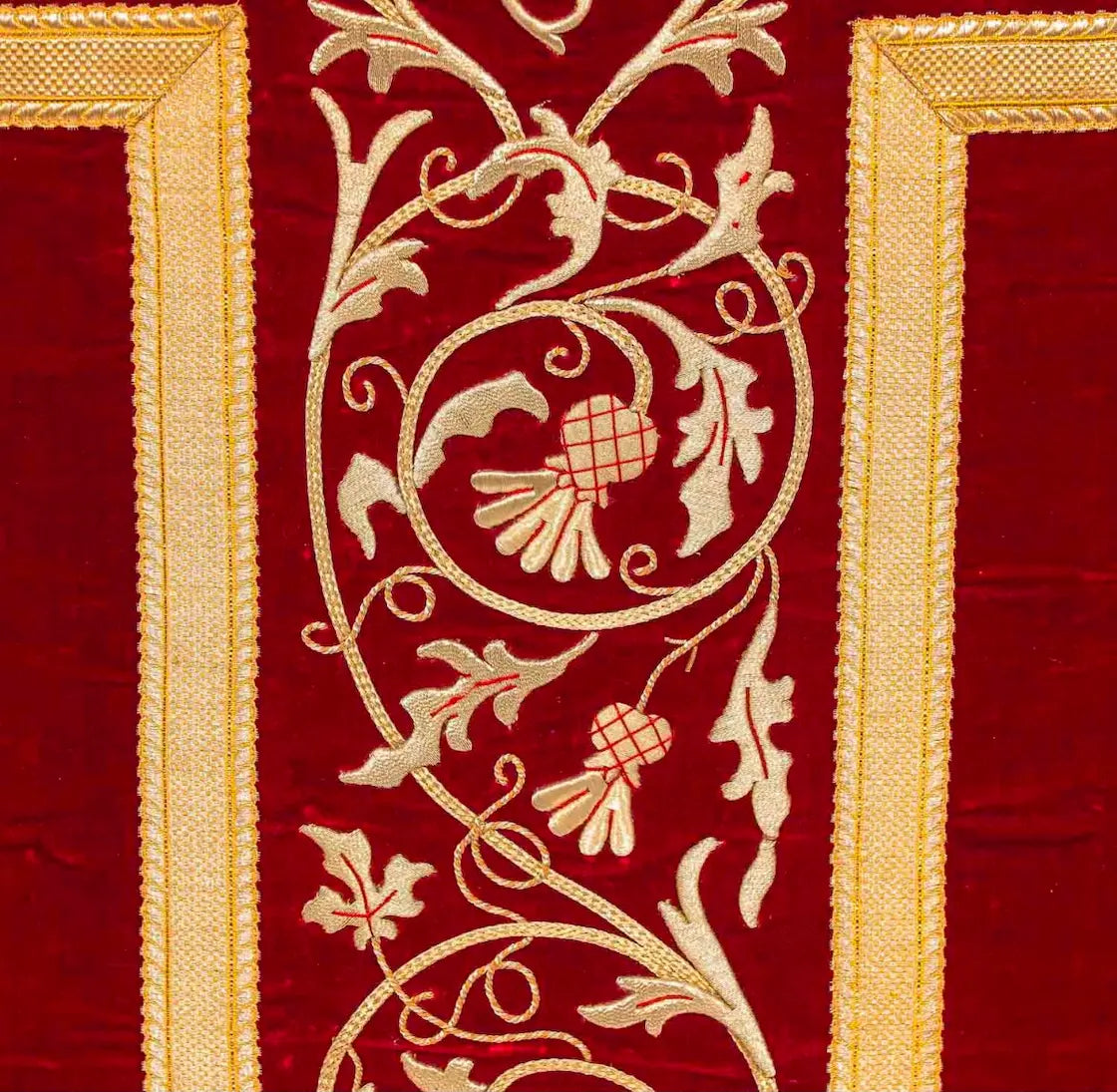 Antique red velvet Roman Catholic chasuble with gold embroidery and IHS Christogram
/
Chasuble romaine ancienne en velours rouge avec broderies dorées et monogramme IHS