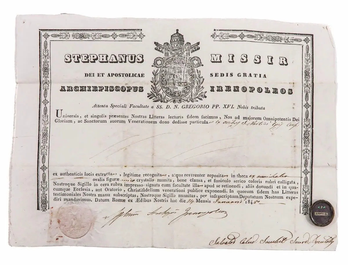 Authentic relic of Saint Martin of Tours in antique reliquary with certificate 
/
Relique authentique de Saint Martin de Tours dans un reliquaire ancien avec certificat