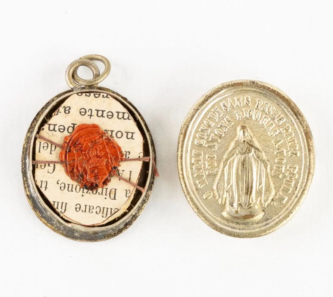 Relic pendant reliquary of Blessed Margaret Mary Alacoque with certificate
/
Reliquaire pendentif avec relique de la Bienheureuse Marguerite Marie Alacoque
