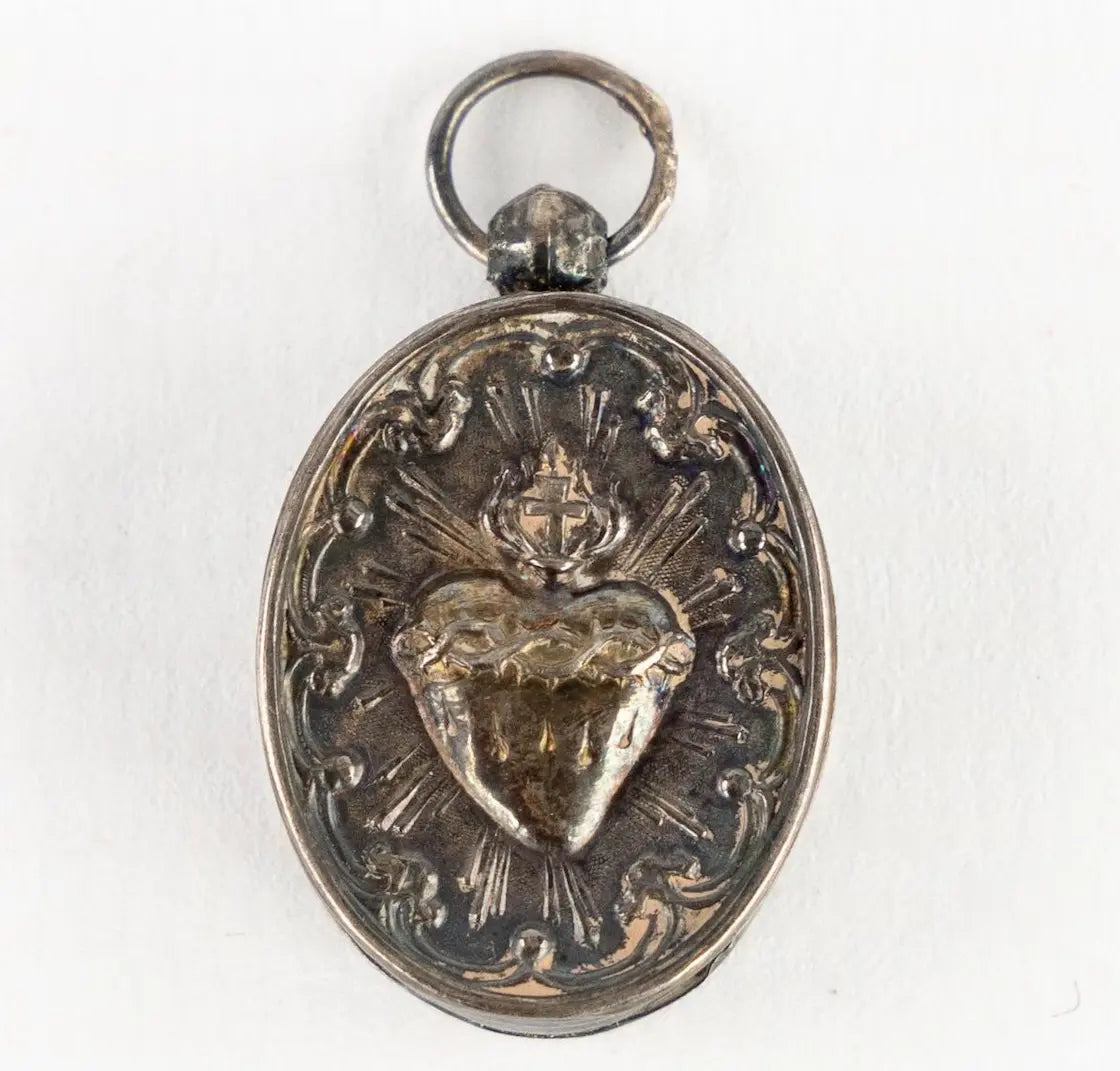 Pendant reliquary with relic of Blessed Margaret Mary Alacoque
/
Reliquaire pendentif avec relique de la Bienheureuse Marguerite Marie Alacoque