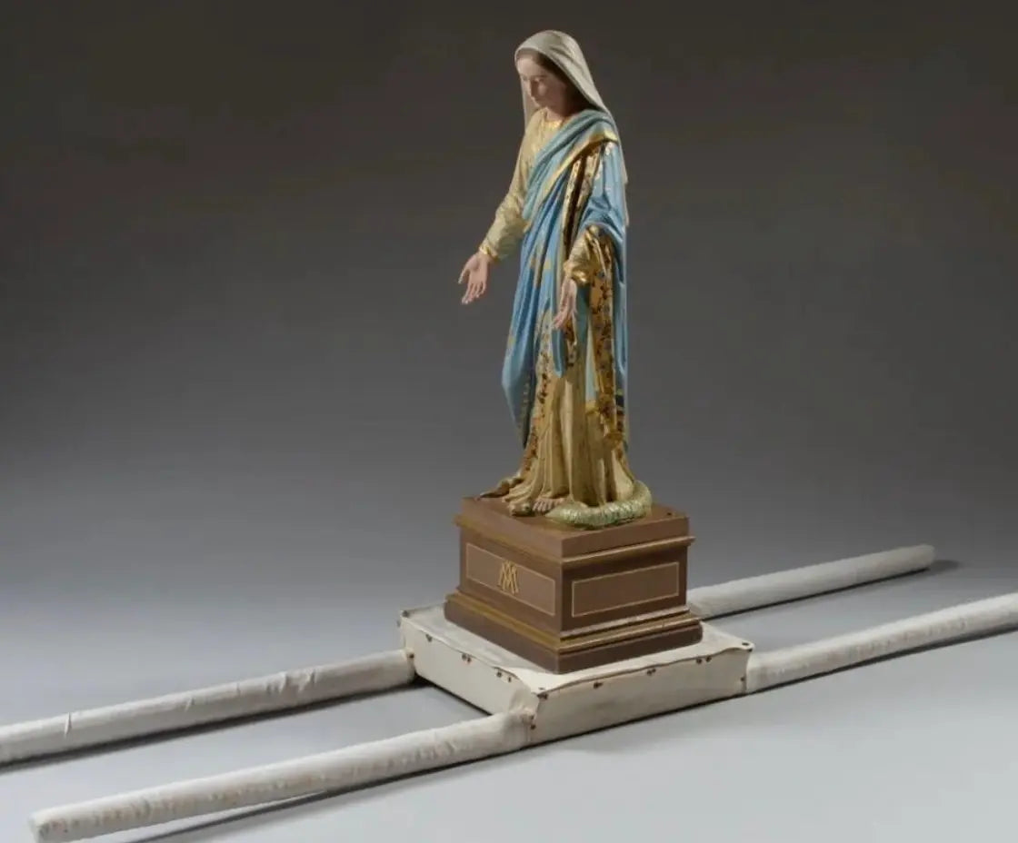 Immaculate Conception Virgin processional statue in carved and polychromed wood with carrying base
/
Statue de procession de la Vierge de l’Immaculée Conception en bois sculpté et polychromé avec brancards
