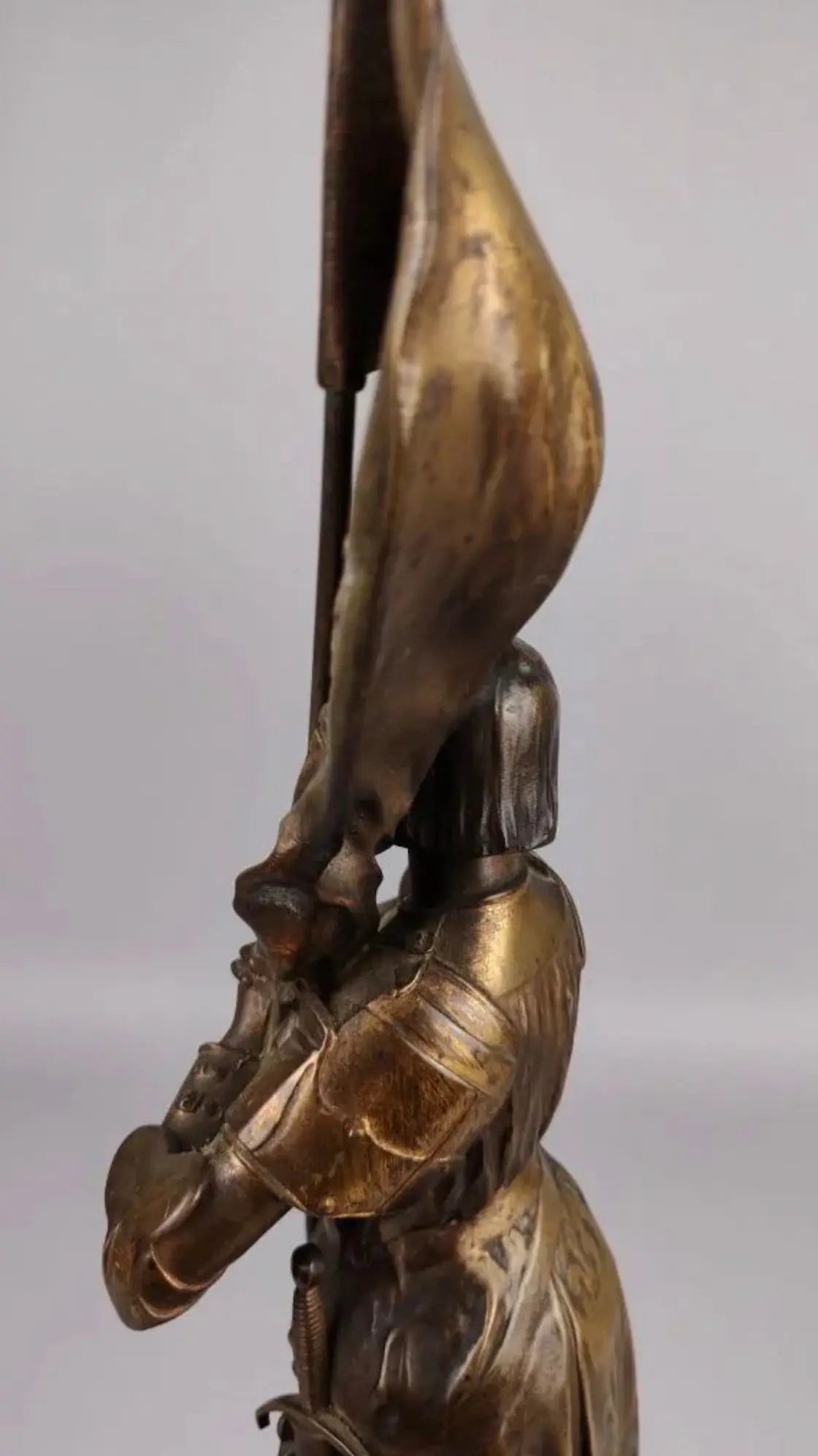 Bronze statue of Joan of Arc by André Vermare holding banner, French religious sculpture
/
Statue en bronze de Jeanne d’Arc par André Vermare tenant un étendard, sculpture religieuse française