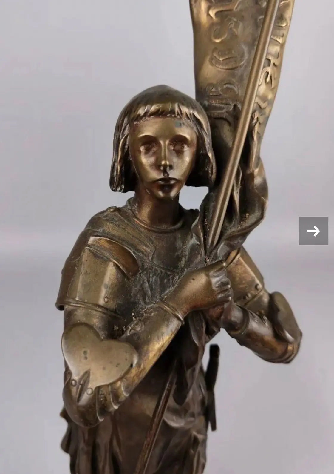 Bronze statue of Joan of Arc by André Vermare holding banner, French religious sculpture
/
Statue en bronze de Jeanne d’Arc par André Vermare tenant un étendard, sculpture religieuse française