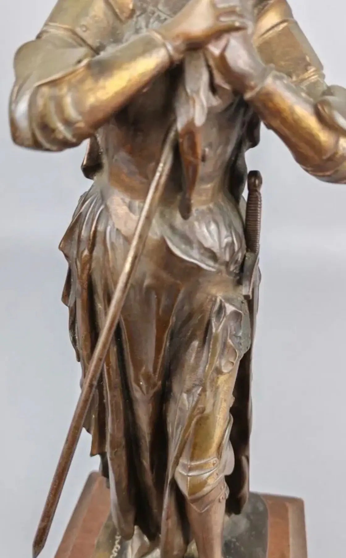 Bronze statue of Joan of Arc by André Vermare holding banner, French religious sculpture
/
Statue en bronze de Jeanne d’Arc par André Vermare tenant un étendard, sculpture religieuse française