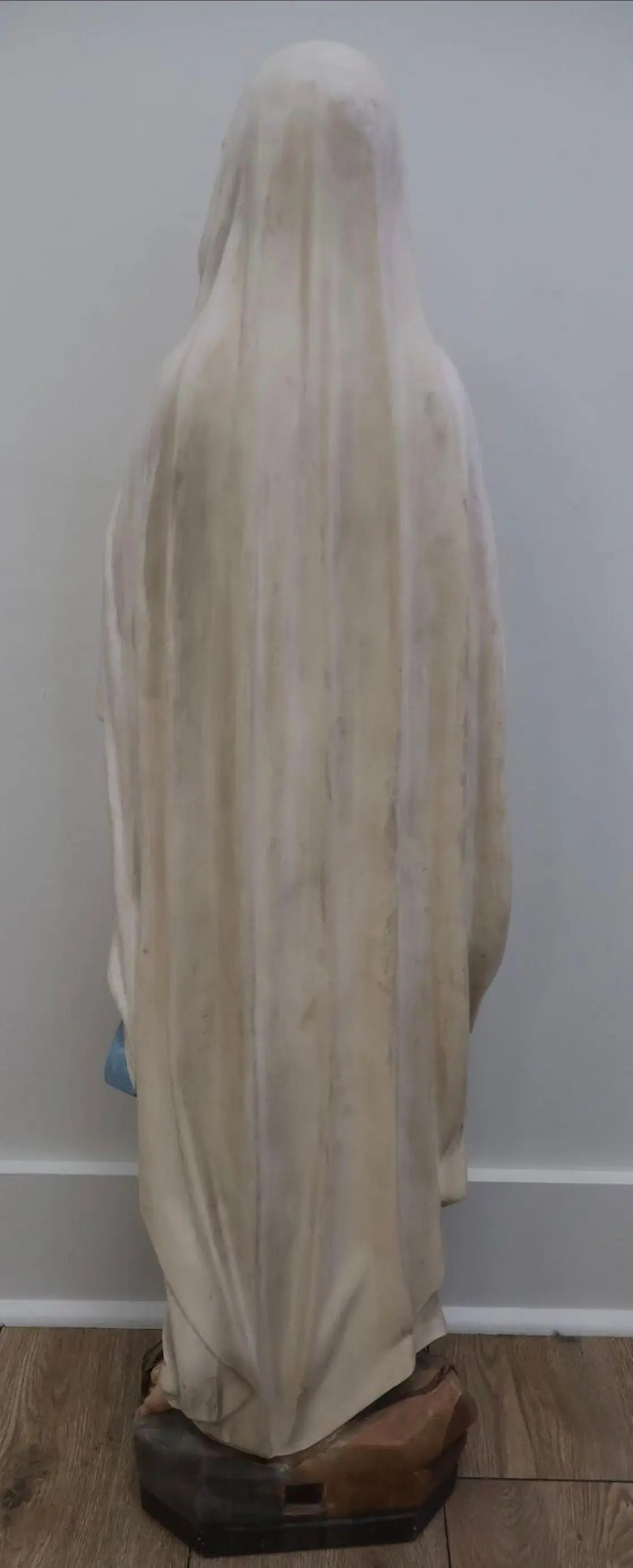 Large polychrome plaster statue of the Virgin Mary in prayer holding rosary Lourdes style
/
Grande statue en plâtre polychrome de la Vierge en prière avec chapelet style Lourdes