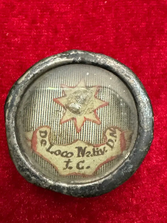 Relic from the Nativity site of Jesus Christ with certificate / Relique portant l’inscription "De Loco Nativitatis D.N.J.C."