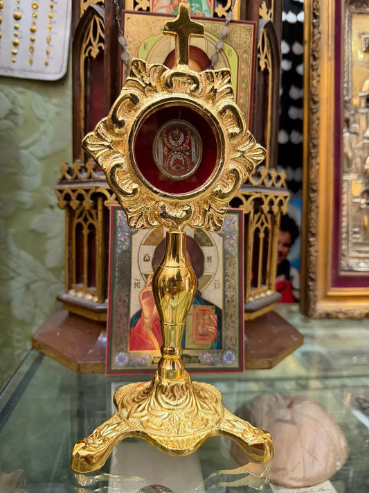 Gilt Catholic monstrance reliquary with multiple saints relics
/
Reliquaire monstrance doré contenant plusieurs reliques de saints