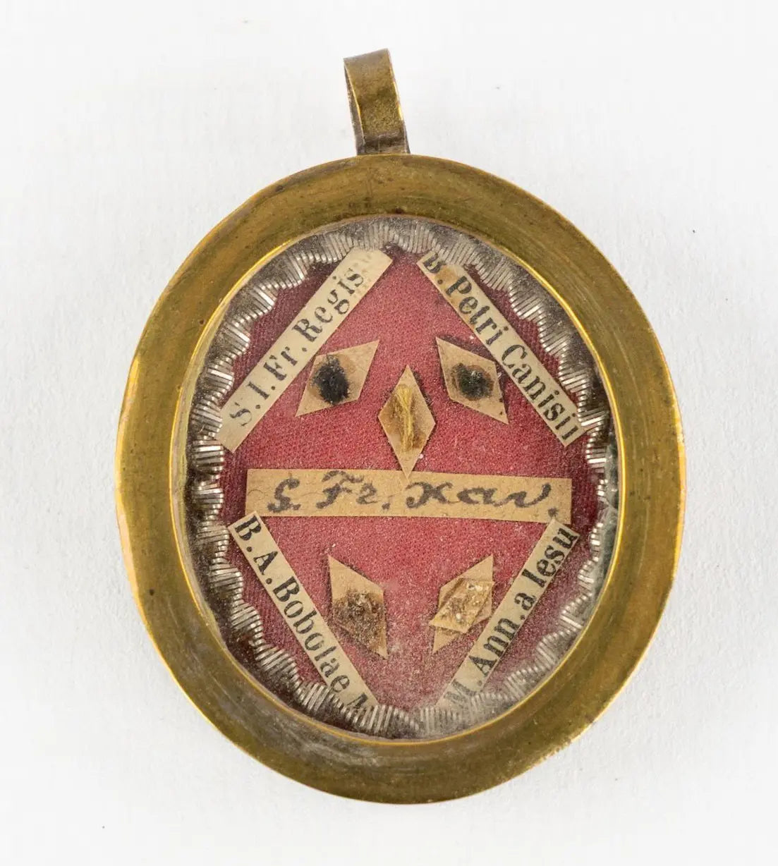 Multi relic reliquary of Saints Francis Xavier Jean-François Régis and Peter Canisius
/
Reliquaire à multiples reliques de saints François Xavier Jean-François Régis et Pierre Canisius