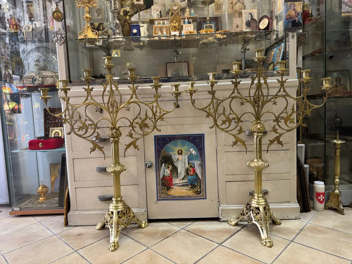 Large neo-Gothic gilded bronze altar candelabra with ornate scrollwork and nine candle holders / Grands chandeliers d’autel en bronze doré de style néogothique à neuf lumières