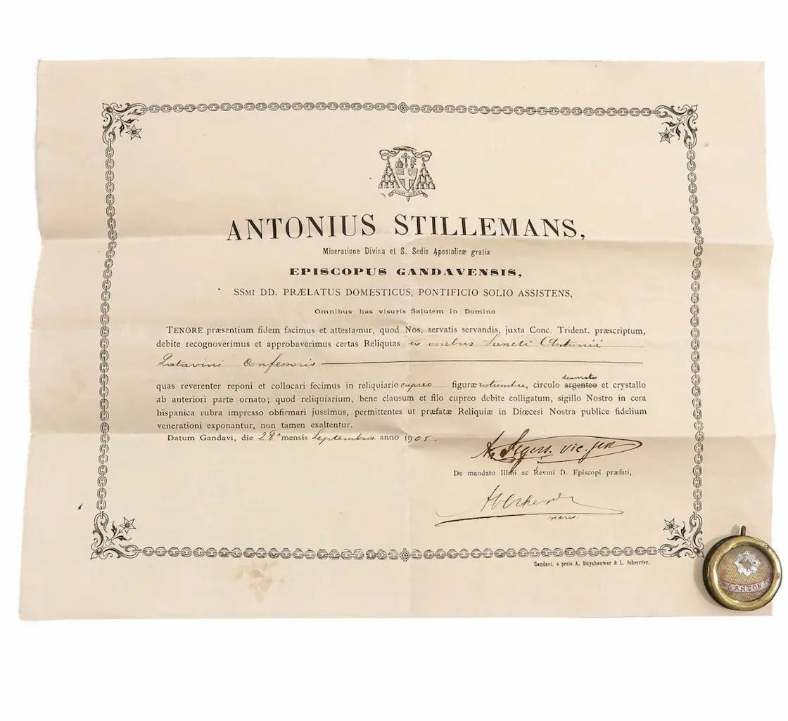 Catholic reliquary pendant with relic of Saint Anthony of Padua 
/
Reliquaire catholique contenant une relique de Saint Antoine de Padoue