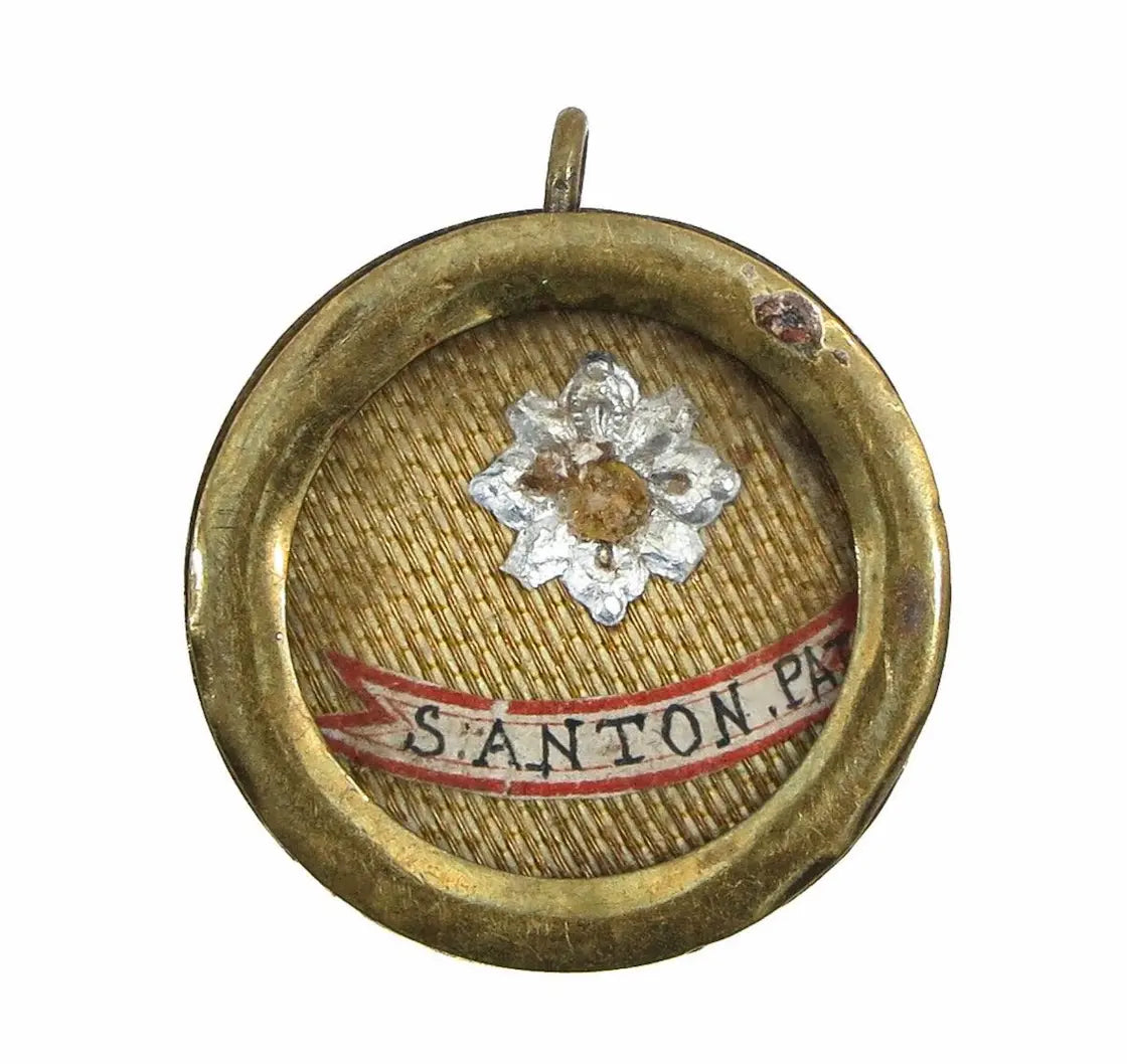 Catholic reliquary pendant with relic of Saint Anthony of Padua 
/
Reliquaire catholique contenant une relique de Saint Antoine de Padoue