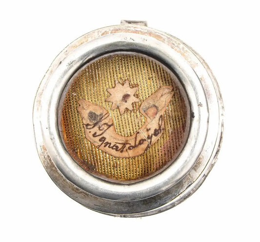 Relic of Saint Ignatius of Loyola in antique devotional reliquary
/
Reliquaire ancien avec relique de Saint Ignace de Loyola