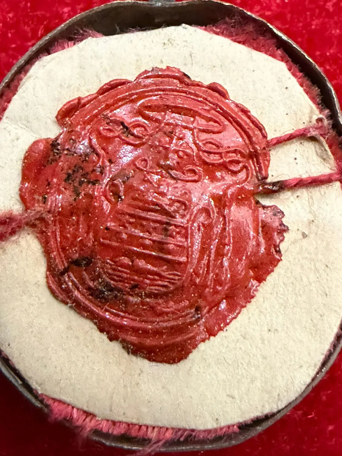 Catholic reliquary with relics of Saint John of the Cross and Saint Teresa of Avila
/
Reliquaire catholique avec reliques de Saint Jean de la Croix et Sainte Thérèse d’Avila