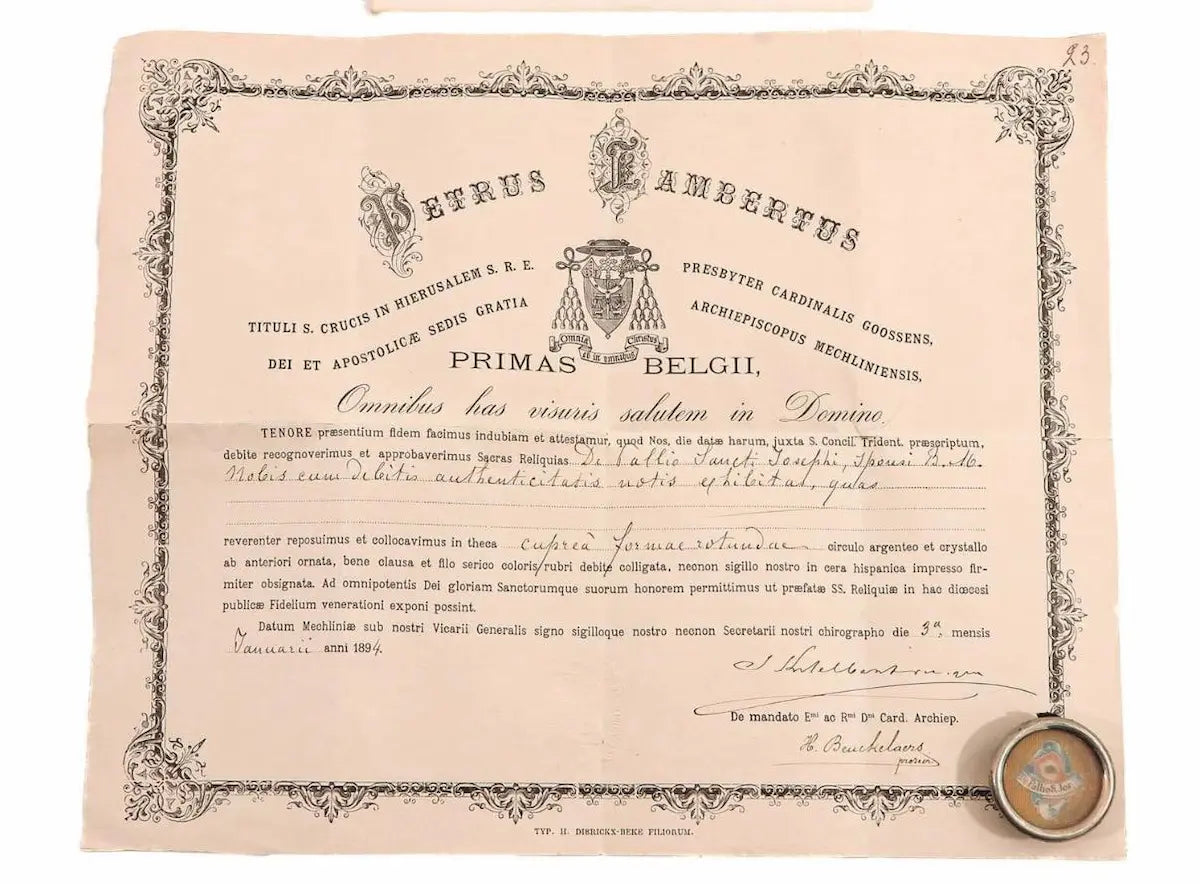 Reliquary with relic from the cloak of Saint Joseph inside a sealed theca with certificate
/
Reliquaire contenant une relique du manteau de Saint Joseph avec certificat