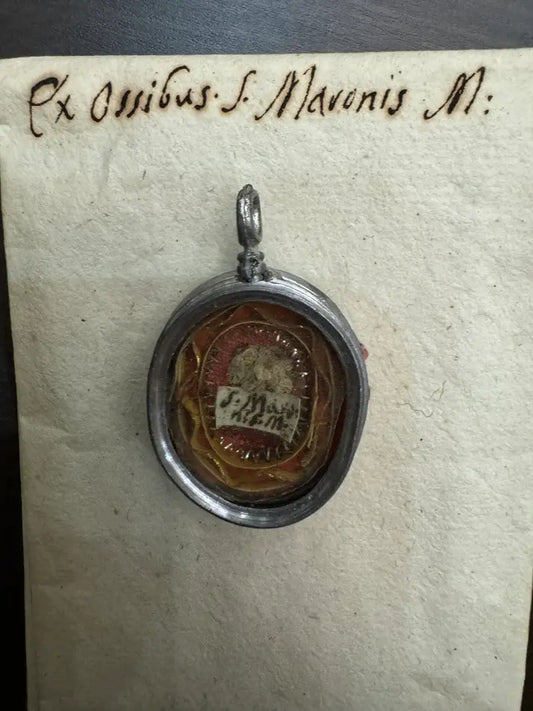 Relic of St. Maroun with authentic / Relique de Saint Maron avec authentique 