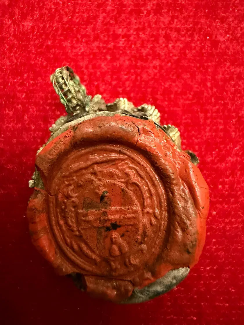 Catholic reliquary with relic of Saint Philip Neri
/
Reliquaire catholique avec relique de Saint Philippe Néri