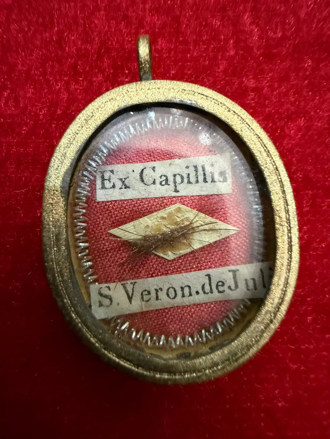 Catholic reliquary with hair relic of Saint Veronica Giuliani
/
Reliquaire catholique avec relique de cheveux de Sainte Véronique Giuliani