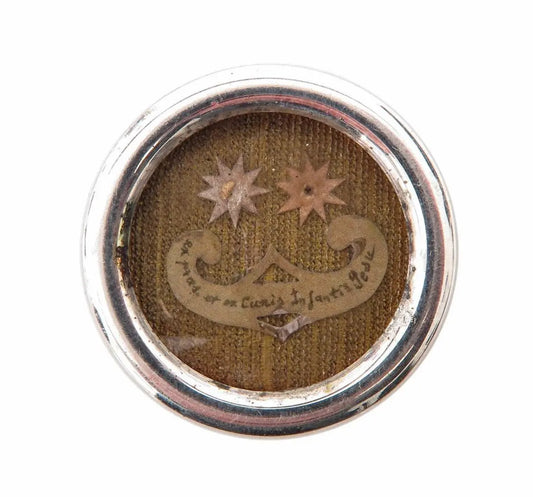 Antique sealed reliquary containing a relic of the swaddling clothes of the Infant Jesus
/
Reliquaire ancien scellé contenant une relique des langes de l’Enfant Jésus