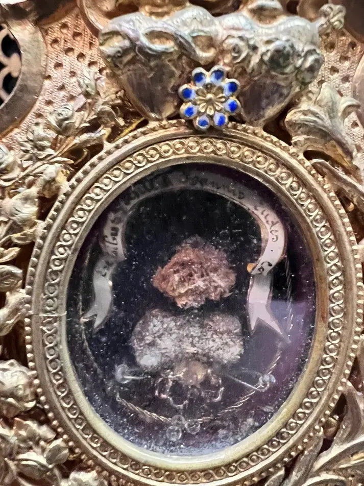 Reliquary containing a relic of Saint John Eudes / reliquaire saint jean eudes zoom