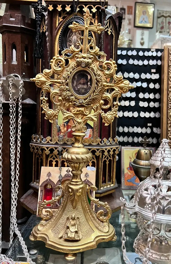 Reliquary containing a relic of Saint John Eudes /  reliquaire Saint Jean Eudes 