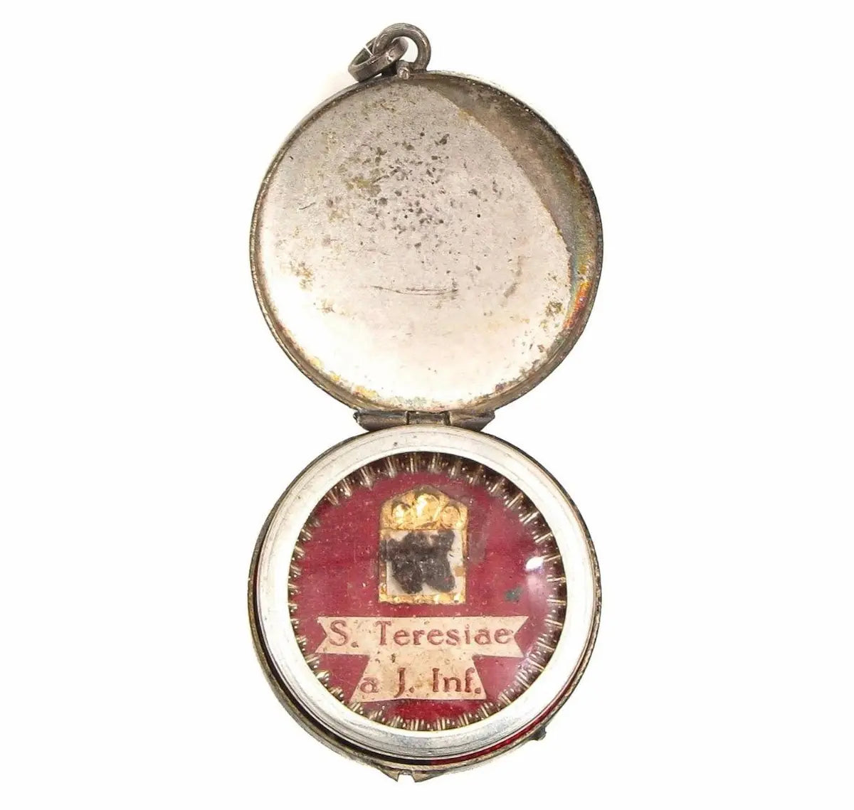 Catholic reliquary with relic of Saint Thérèse of the Child Jesus and wax seal
/
Reliquaire catholique avec relique de Sainte Thérèse de l’Enfant Jésus et sceau de cire