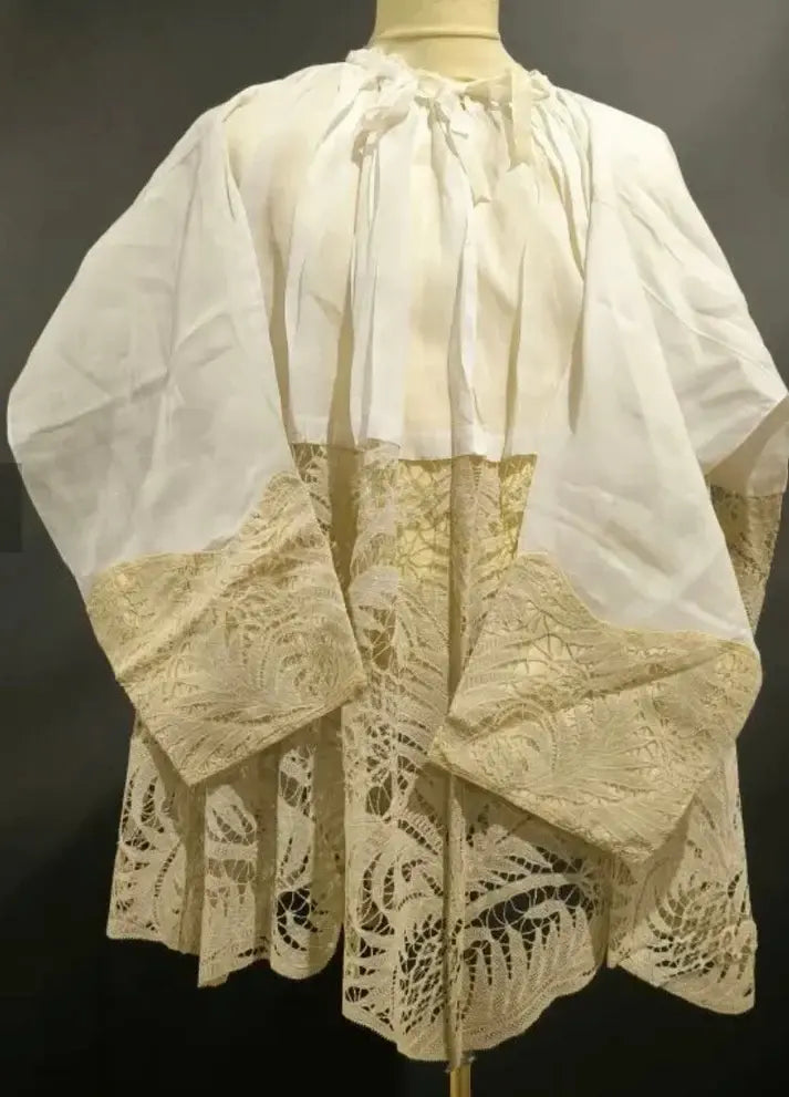 rochet lace embroidery / Rochet à broderies en dentelle