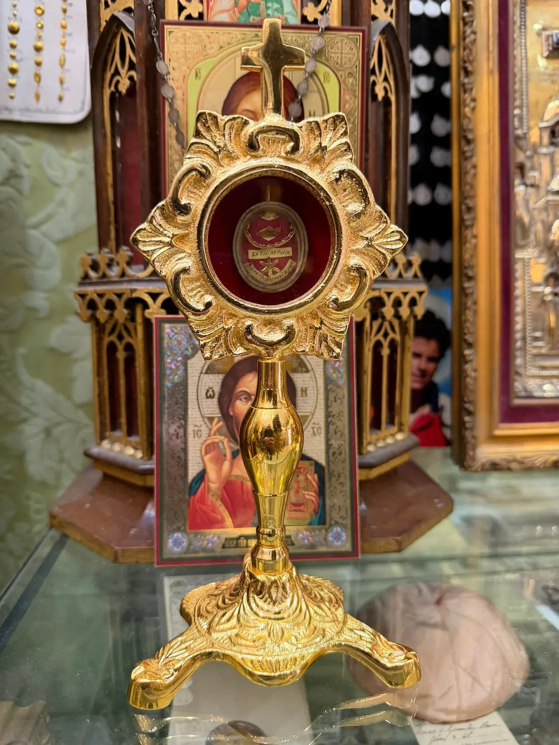 Gilt monstrance reliquary with relic of Saint Bartholomew Apostle
/
Reliquaire monstrance doré contenant une relique de Saint Barthélemy apôtre