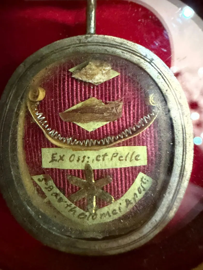 Gilt monstrance reliquary with relic of Saint Bartholomew Apostle
/
Reliquaire monstrance doré contenant une relique de Saint Barthélemy apôtre