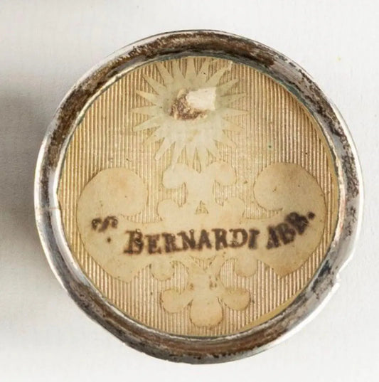 Ex ossibus relic of Saint Bernard of Clairvaux in circular reliquary
/
Relique ex ossibus de saint Bernard de Clairvaux dans reliquaire circulaire