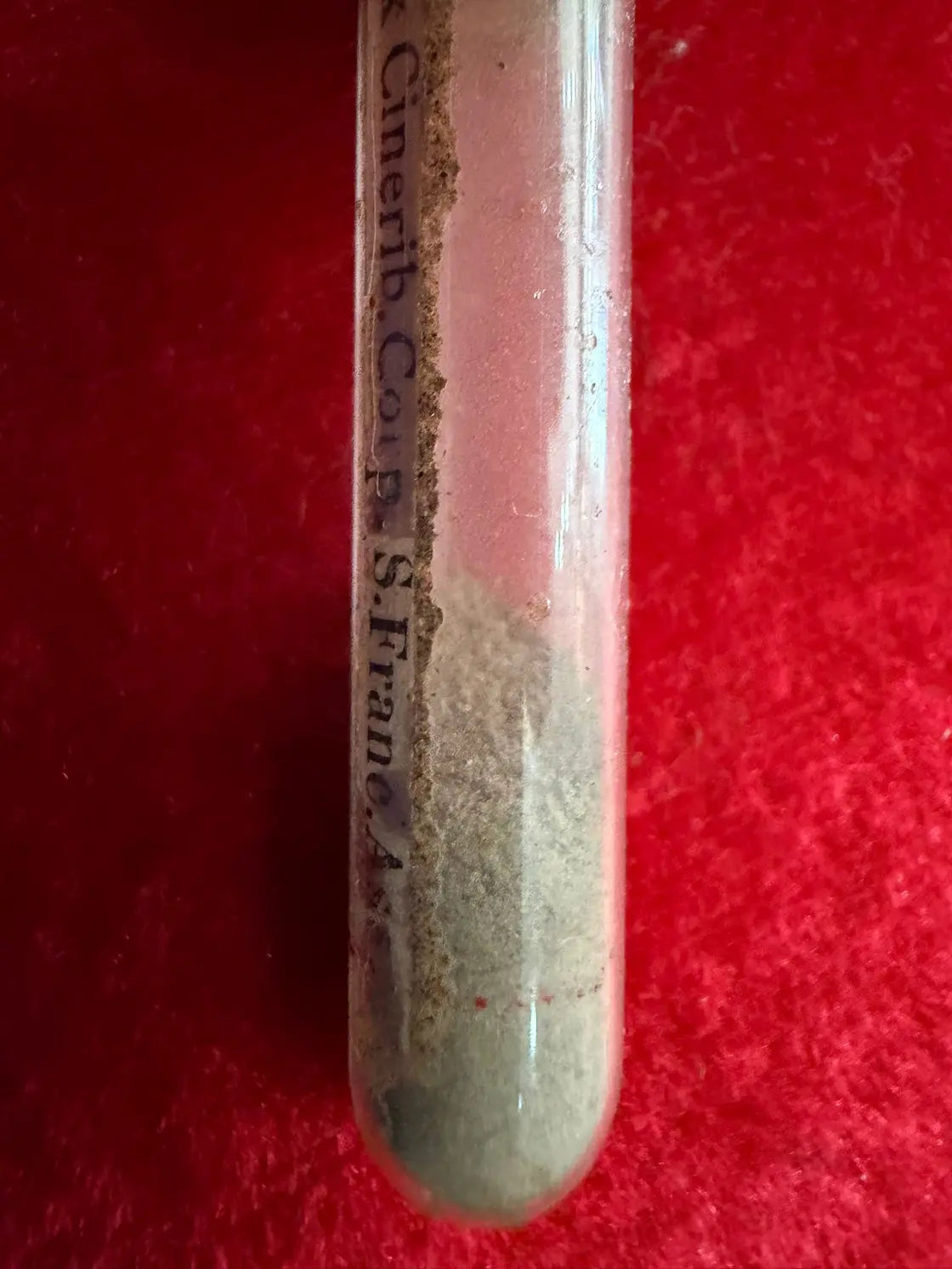 Relic vial containing ashes from the body of Saint Francis of Assisi
/
Ampoule reliquaire contenant des cendres du corps de saint François d’Assise