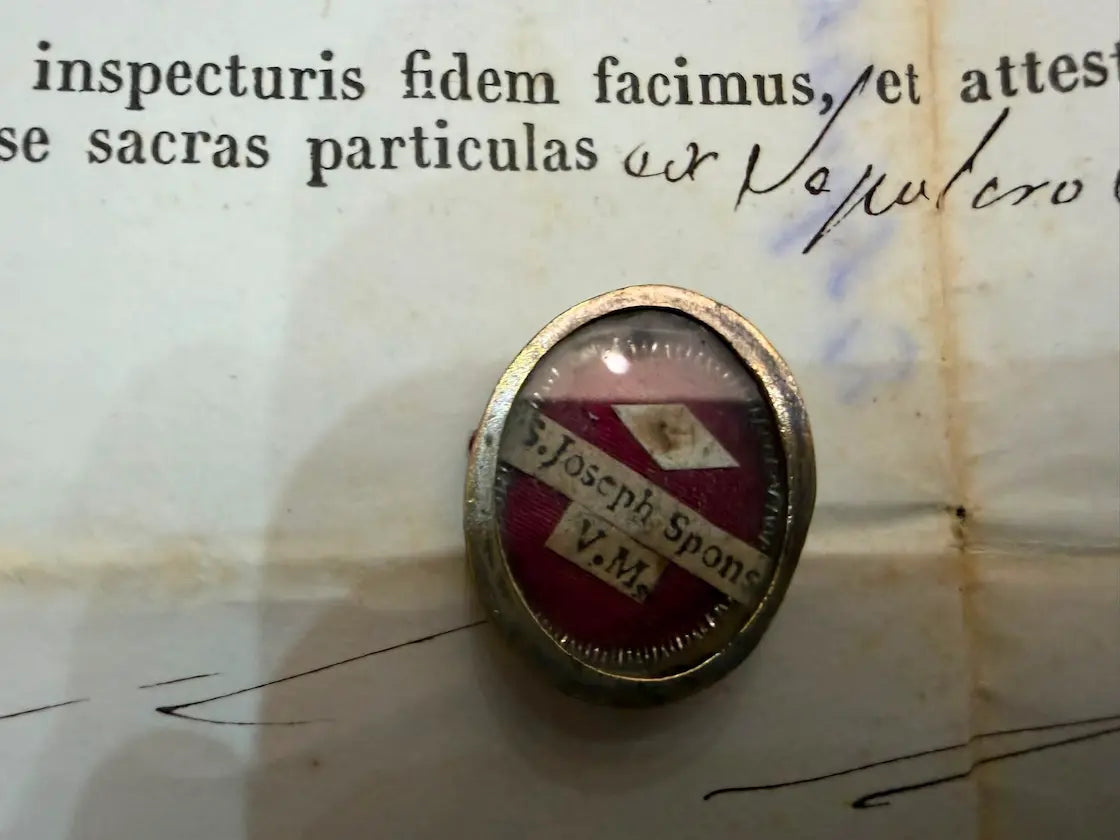 Relic of Saint Joseph, Spouse of the Virgin Mary, with authenticity certificate
/
Relique de saint Joseph, époux de la Vierge Marie, avec certificat d’authenticité