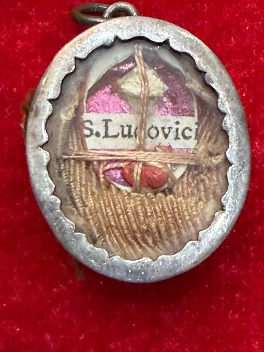Saint Louis relic pendant reliquary in silvered metal
/
Reliquaire pendentif de saint Louis en métal argenté