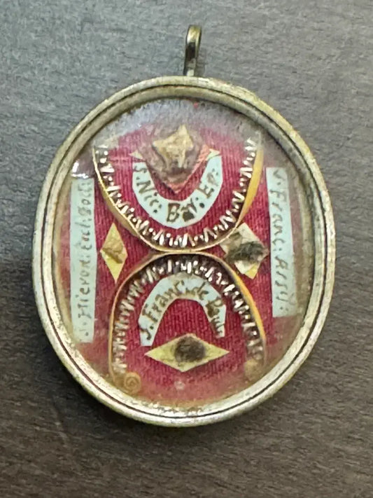 Reliquary containing relics of St. Nicholas of Bari, St. Francis of Paola, St. Francis of Assisi, St. Jerome / ReliquaireSaint Nicolas, Saint François d’Assise et autres Saints