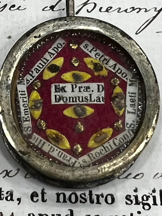 Ex Praeio D .N .J. C ., Domo B.V. Mariae ,

St. Pierre et St.  Paul Apôtres, St. Roch relics with certificate /  Ex Praeio D .N .J. C ., Domo B.V. Mariae ,
St. Pierre et St.  Paul Apôtres, St. Roch reliques avec certificat