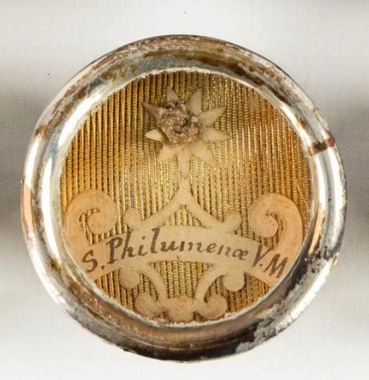 Relic of Saint Philomena virgin and martyr in circular reliquary
/
Relique de sainte Philomène vierge et martyre dans reliquaire circulaire