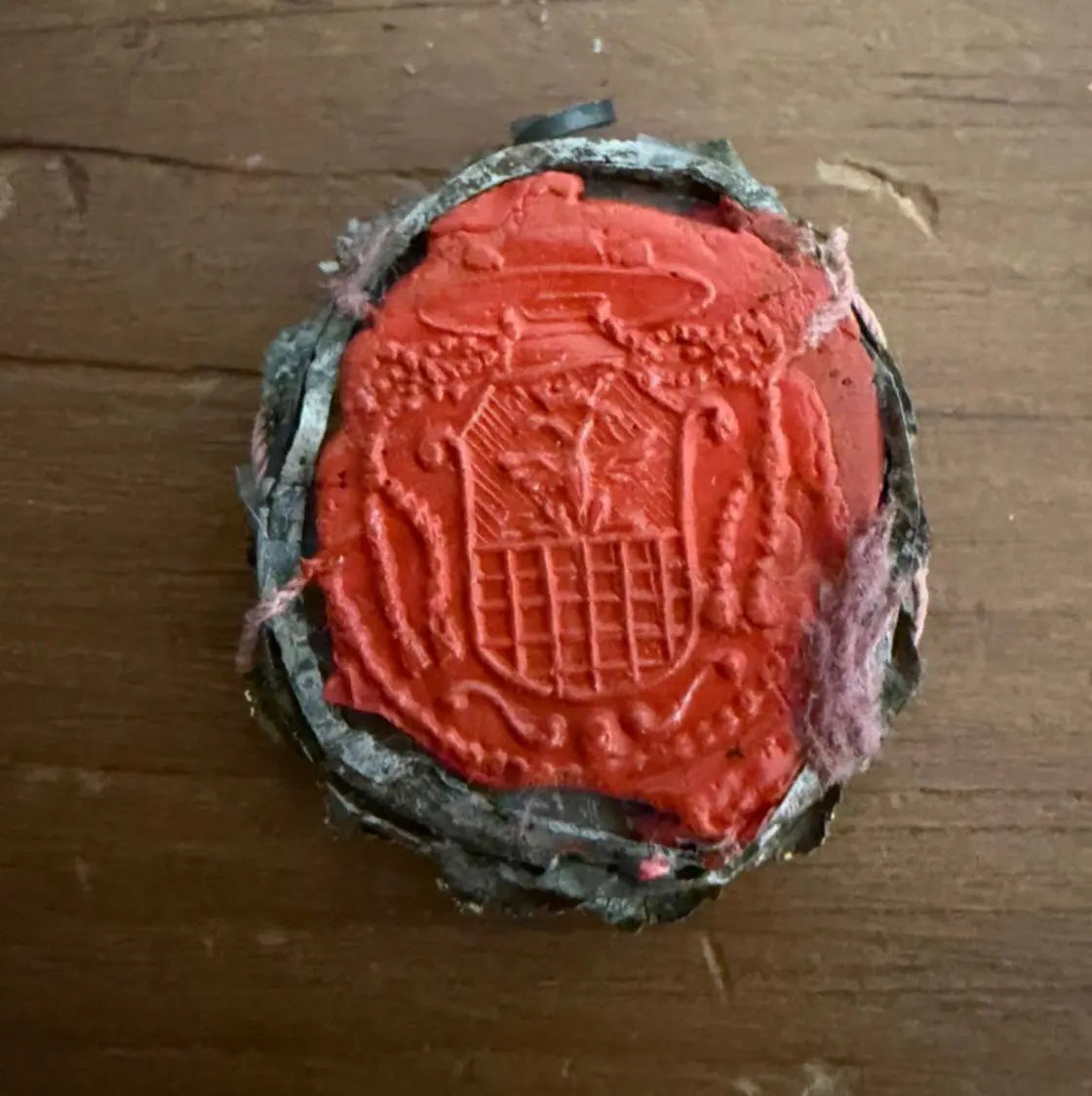 Antique reliquary theca with relic of Saint Teresa of Avila
/
Ancien reliquaire avec relique de Sainte Thérèse d’Avila